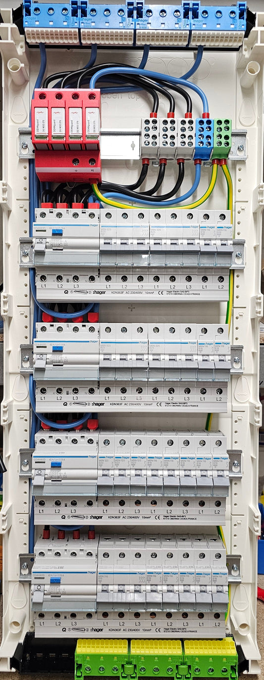 Hager Volta Aufputz Unterverteilung 5 Reihig VA60CN mit Hager Bestückung